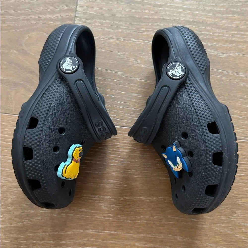 CROCS Kids Black Classic Clog with Sonic and Doug Jibbits | C9